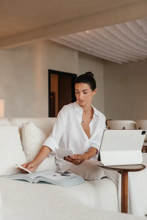 Bruna Tuon Sposito em obra